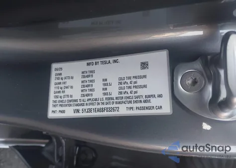 2025 Tesla Model 3 Long Range Rear-Wheel Drive/Standard z USA, uszkodzony, nr VIN 5YJ3E1EA6SF032672